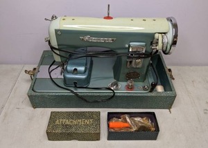lot 319 image: Vintage 1950s Revere Deluxe SDL Sewing Machine with Case
