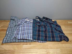 lot 263 image: 3 Long Sleeve Dress Shirts Mens Large Perry Ellis Penguin
