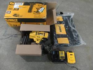 DEWALT 20-Volt Max Lithium-Ion 18-Gauge Cordless Brad Nailer Kit, DCN680D1 - Like New.