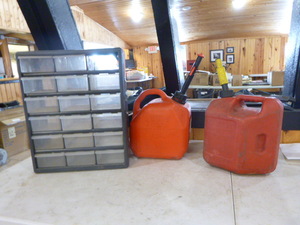lot 86 image: Garage Items
