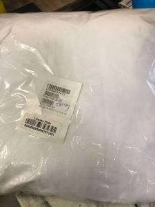 lot 101 image: 20 in. Sq. TCS Down-Free Down Alternative Medium Density Pillow Insert, PO46-S20-WHITE, NEW