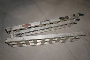 lot 23 image: Daws Aluminum Folding Motorcycle Ramp