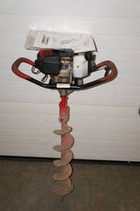 lot 2 image: Earthquake E43 43cc Gas Earth Auger - 5 Bit