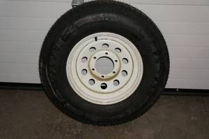 lot 30 image: ST22575R15 Trailer Tire on Rim