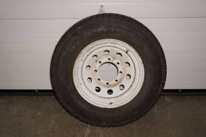 lot 31 image: LT22575R16 Trailer Tire on Rim