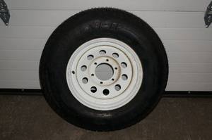 lot 33 image: ST22575R15 Trailer Tire on Rim