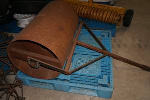 lot 4 image: Pull Behind Lawn Roller Drum - 35 x 21