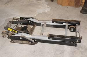 lot 40 image: 1250 Lb Capacity ATV Lift