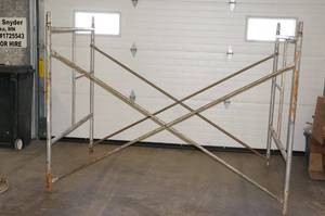 lot 11 image: Section of Scaffolding