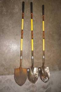lot 57 image: 3 Spade Shovels