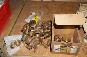 lot 68 image: Assorted Brass Fittings