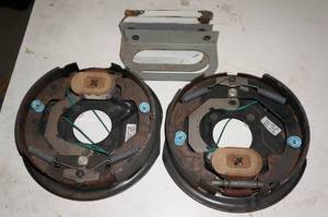 lot 112 image: Trailer Brakes and Light Mounts