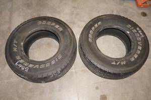 lot 166 image: 2 Cooper Discoverer HT 31x10.50R15LT Tires