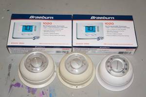 lot 233 image: Thermostats