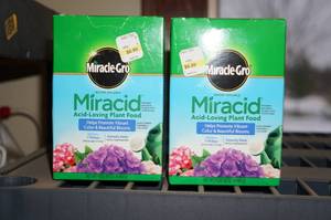 lot 235 image: Miracle Gro Miracid Plant Food