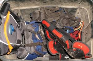 lot 88 image: Riding Gear - Shinpads, Gloves
