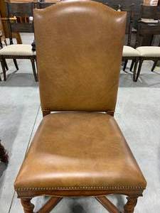 lot 4 image: DINING ROOM CHAIR