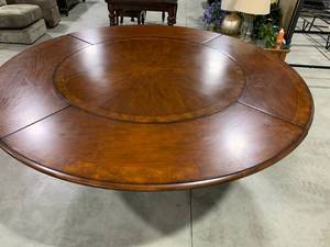 lot 5 image: DINING ROOM TABLE