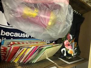 lot 23 image: BOX OF ASSORTED SPENCER GIFT ITEMS