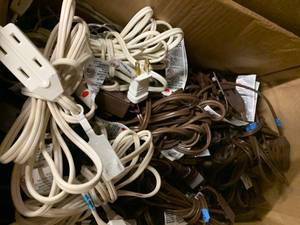lot 37 image: ASSORTED LIGHT WEIGHT EXTENTION CORDS