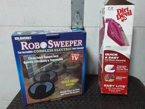 lot 28 image: Robo-Sweeper & Dirt Devil Hand Vac