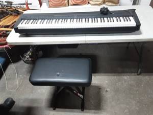 lot 32 image: Yamaha Digital Piano (Works-Has Cracked Corner Of The Case) Includes Adjustable StandStool