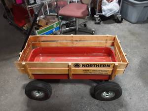 lot 44 image: Northern Tool Stake-Side Wagon With Pneumatic Tires
