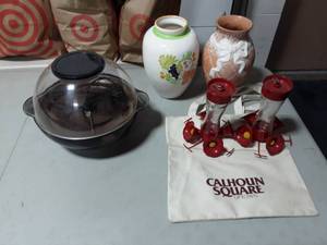 lot 47 image: Stir Crazy Pop Corn Popper, 2-Vases & Hummingbird Feeder