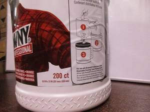 lot 60 image: Brawny Disposal Cleaning Towels