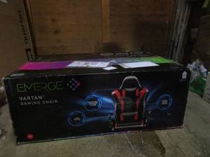 lot 51 image: Vartan Gaming Chair