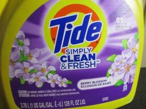 lot 5 image: Tide Laundry Detergent