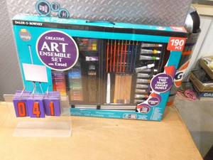 190 piece artist set. Easelpenics, etc. As shown.