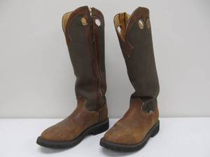 lot 82 image: JUSTIN 17 Snake Boots Round Toe - Size 9D