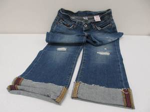 lot 106 image: Brand New LUCKY BRAND Sweet Dream Cuff Crop Jeans - Size 26Size 2