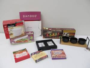 lot 148 image: Lot of Brand New Home Decor & Kitchen Items