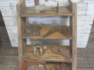 lot 10 image: Primitive Farm Hardware