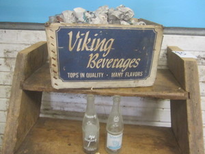 lot 12 image: Vintage Viking Beverage Box & Bottles