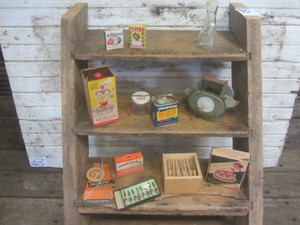 lot 19 image: Vintage Kitchenwares