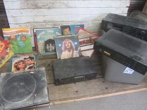 lot 24 image: Stereo System, Records