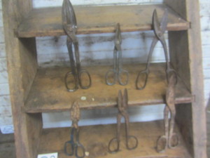 lot 32 image: Tin Snips