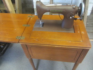 lot 62 image: New Home Cabinet Sew Machine