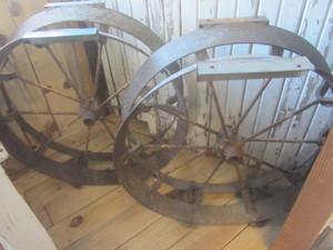 lot 81 image: Steel Wheels Table Base