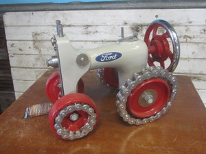 lot 101 image: Custom Sew Machine Tractor