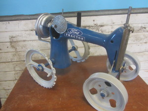 lot 107 image: Custom Sew Machine Tractor