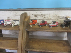 lot 122 image: Ertl Diecast Truck Banks