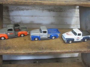 lot 124 image: Ertl Diecast Truck Banks