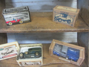 lot 129 image: Ertl Diecast Truck Banks