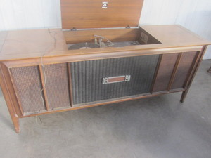lot 143 image: Vintage Console Stereo
