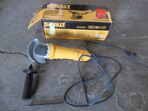 lot 59 image: Dewalt 7 Amp 4-12 in. Small Angle Grinder with 1-Touch Guard, DWE4011 - Slightly Used
