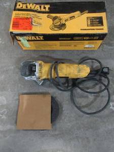 lot 88 image: Dewalt 7 Amp 4-12 in. Small Angle Grinder with 1-Touch Guard, DWE4011 - Slightly Used - Missing Handle.